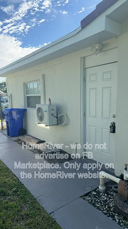 1 bed, 1.0 bath, 200 sqft, $1,200 — Photo 1
