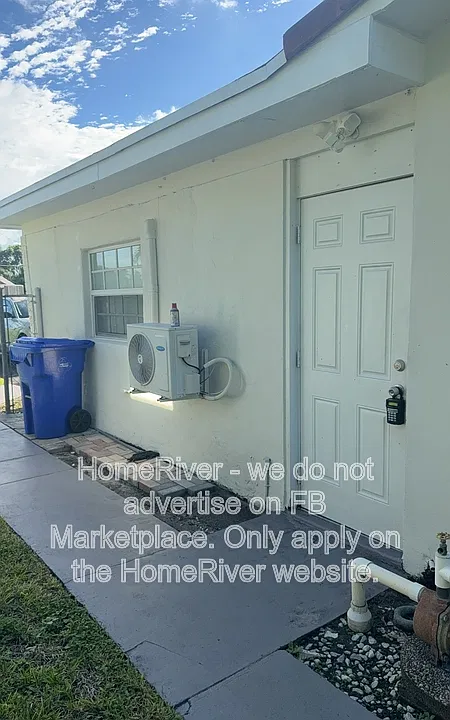 4200 SW 19th St #B