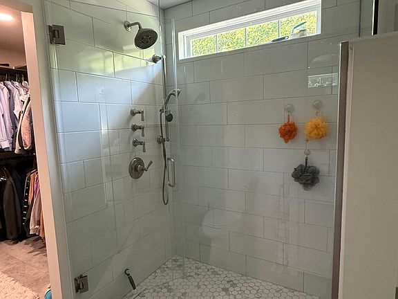 5th image of 615 Markus Ln