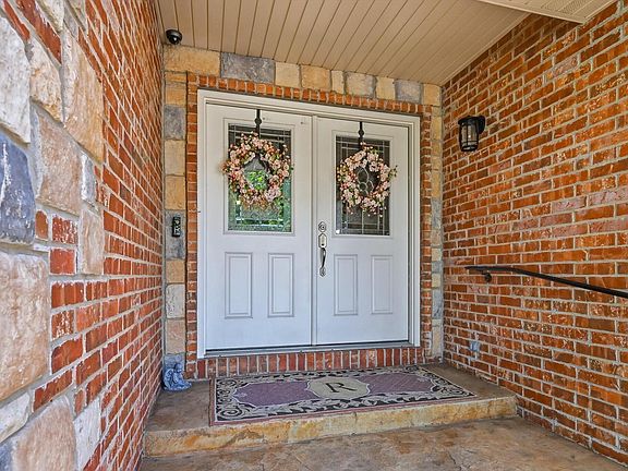 3rd image of 848 E Country Ridge Street