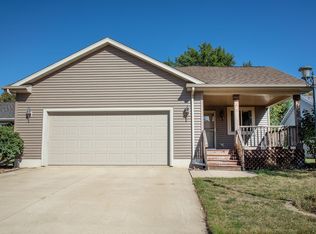 1410 Leitha Ter, Waverly, IA