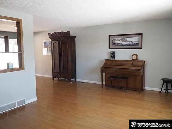 3rd image of 1017 Bandera Ave