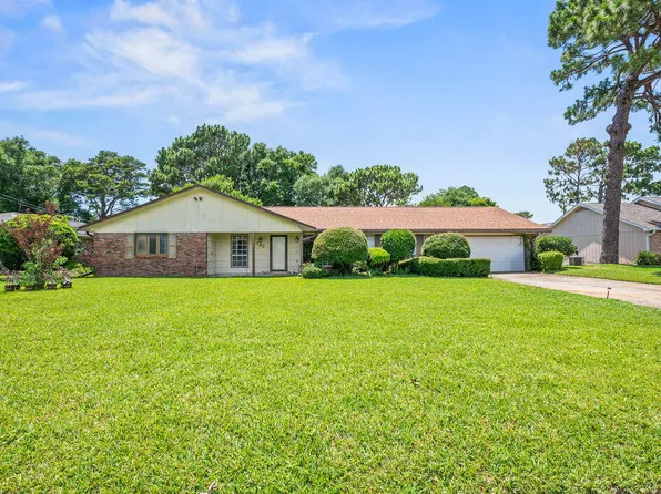 147 Country Club Rd, Shalimar, FL 32579