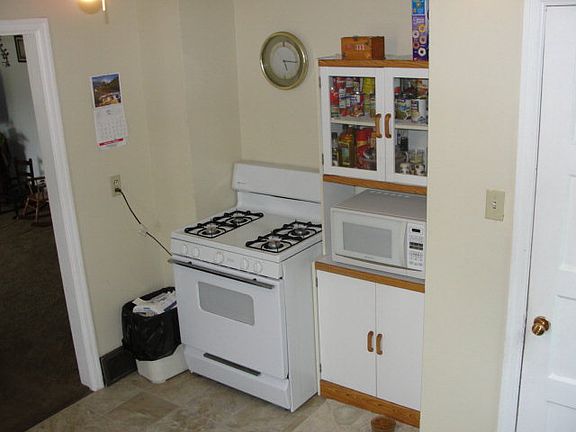 3rd image of 423 Cleveland St