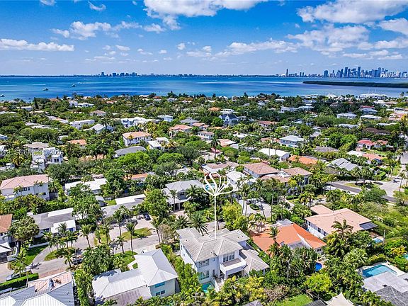 3rd image of 435 Hampton Ln