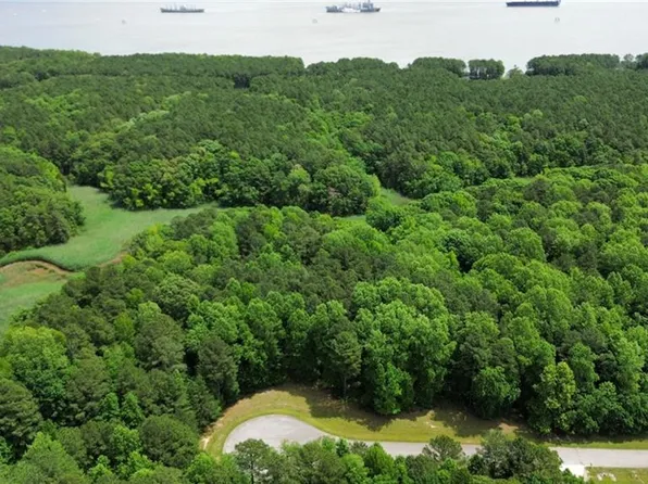 1217 Creekway Dr, Smithfield, VA 23430