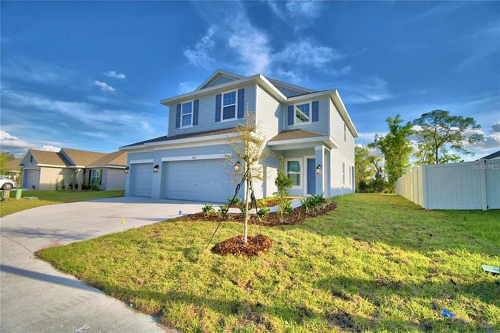 4 bed, 2.5 bath, 2183 sqft, $2,600 — Photo 2