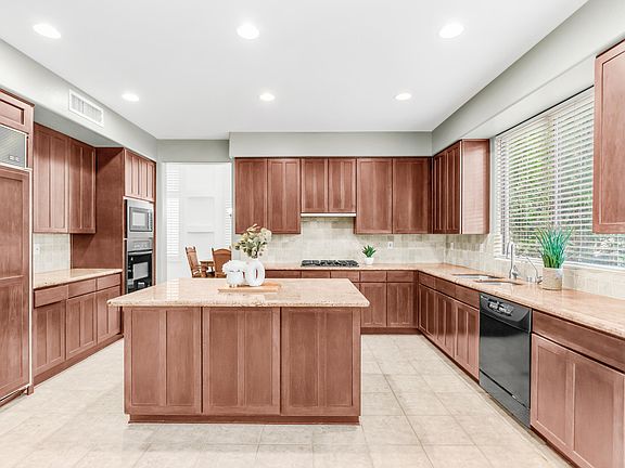 3rd image of 1951 W BARTLETT Court