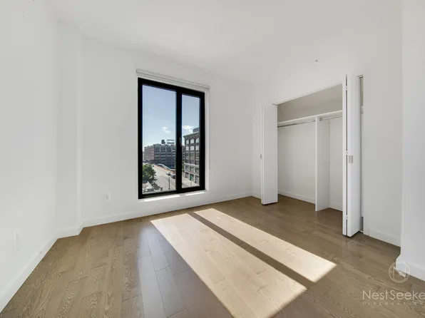 11-39 49th Avenue 402 image 3 of 24