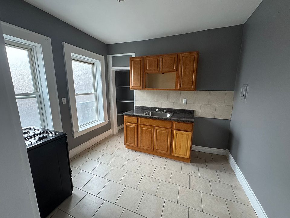 1st image of 220 Roseville Ave #210B