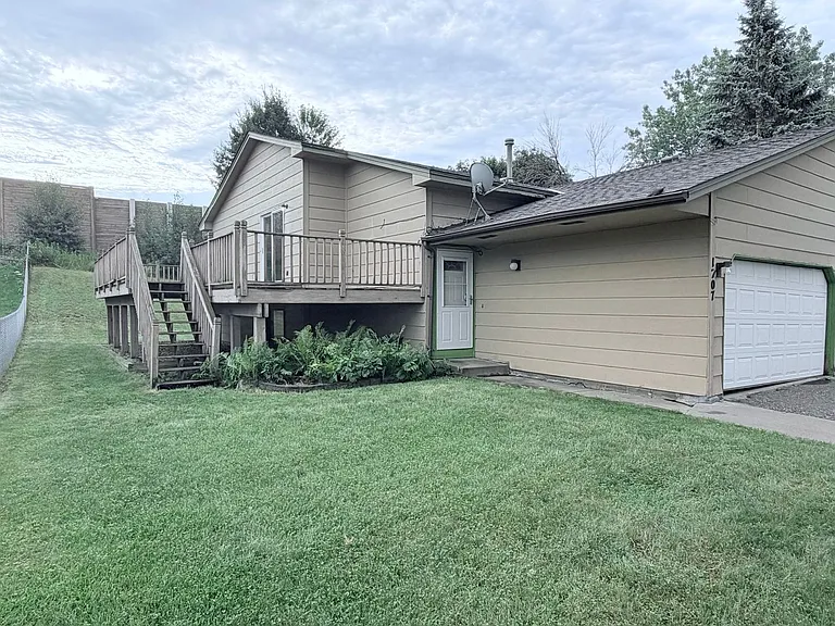 1707 Hallmark Ave N — Photo 1
