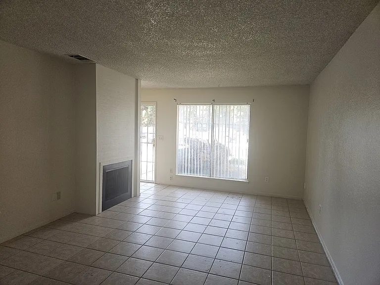 6214 N Fresno St #101 — Photo 2