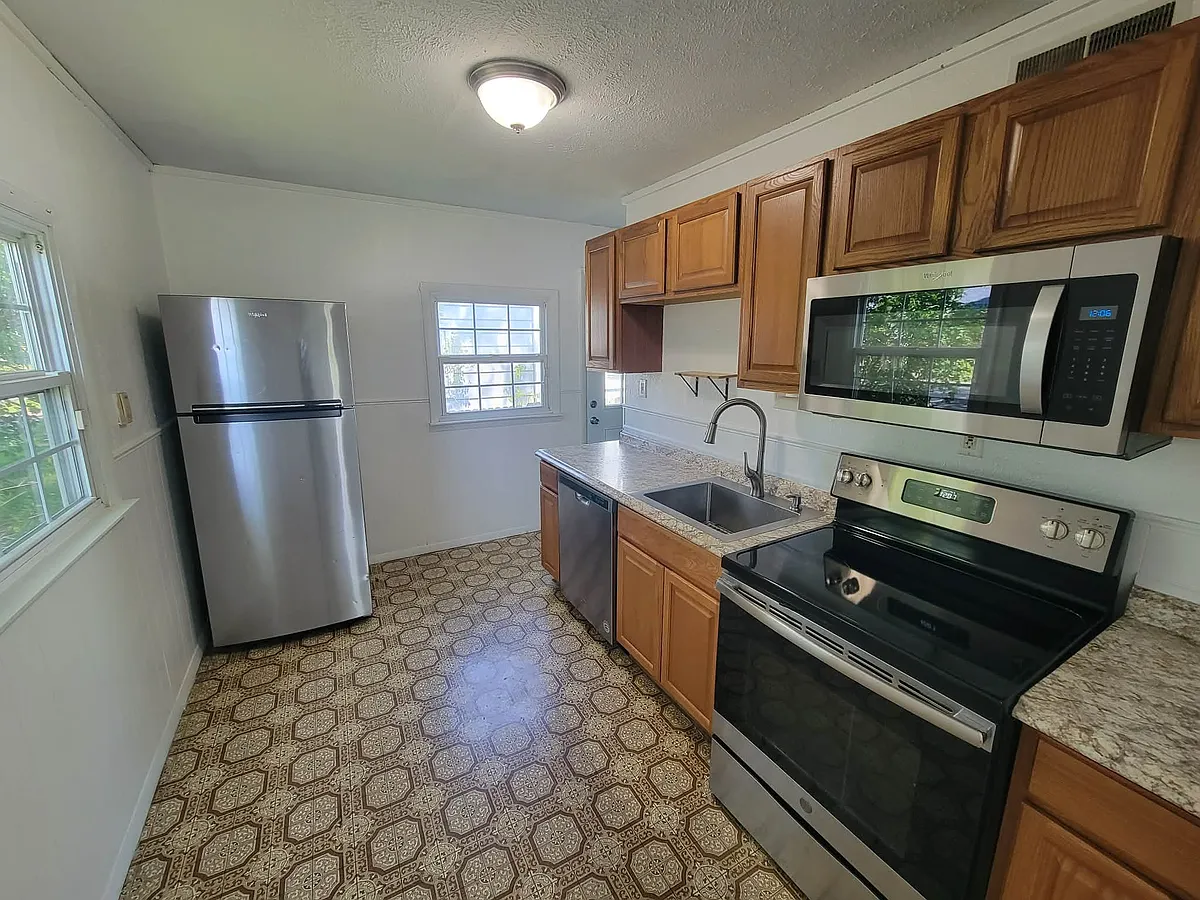 Building Photo - 1226 W 37th St
