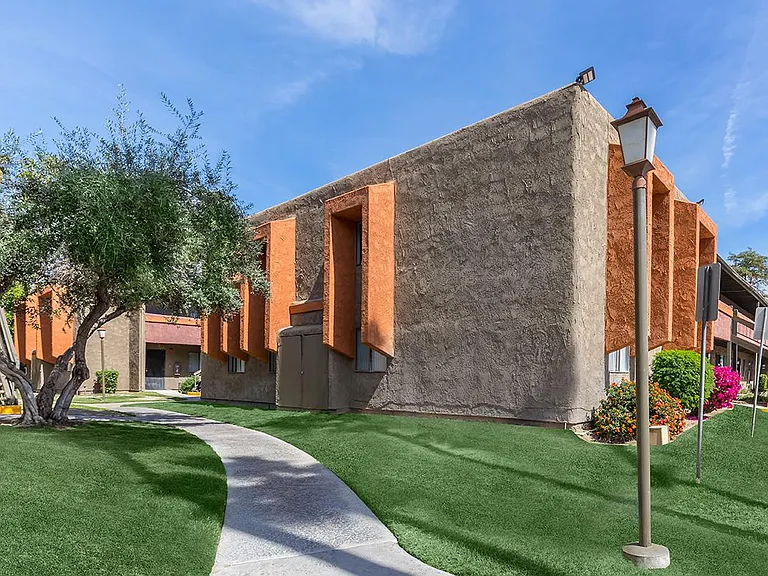 La Ventana Apartments — Photo 31