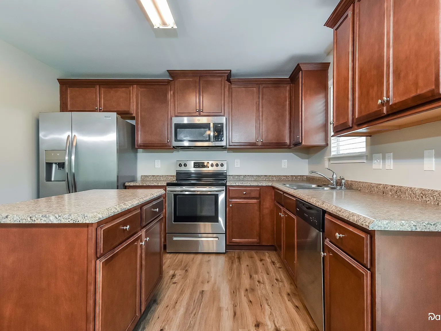 4 bed, 2.5 bath, 2735 sqft, $2,320 — Photo 3