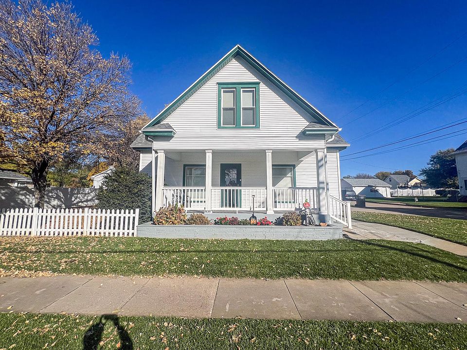 1st image of 808 3rd St