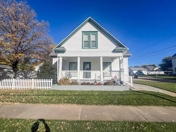 808 3rd St, Alma, NE 68920