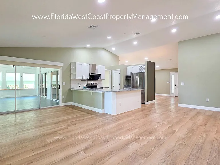 4667 Hamlets Grove Dr — Photo 15