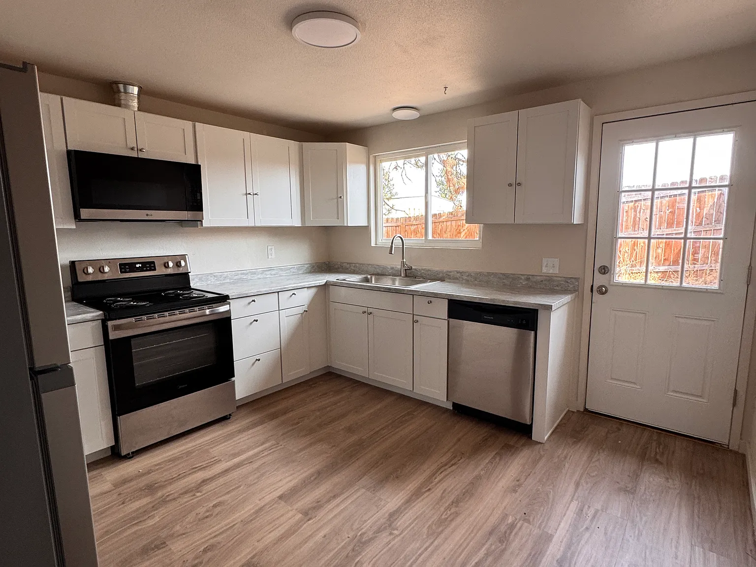 2 bed, 800 sqft, $1,750 — Photo 1