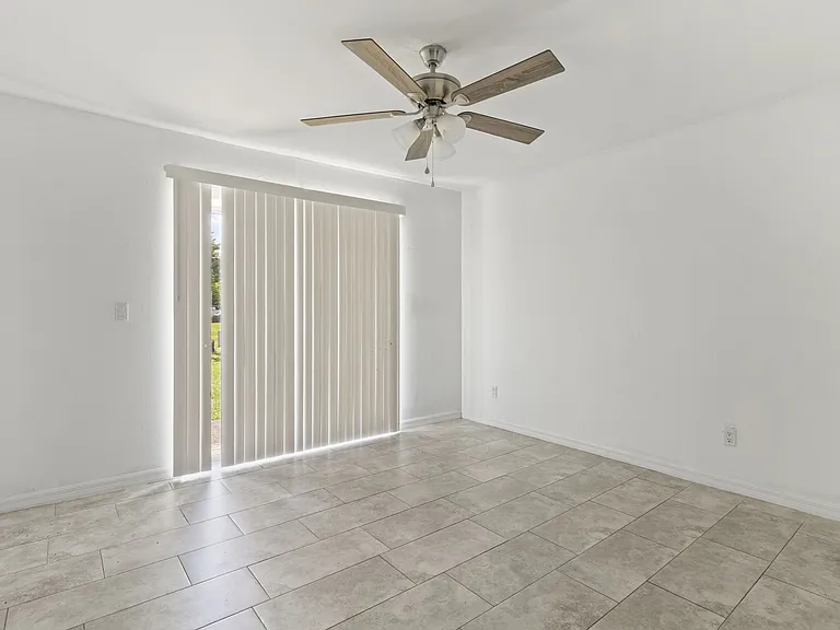 4305 SW Santa Barbara Pl — Photo 6