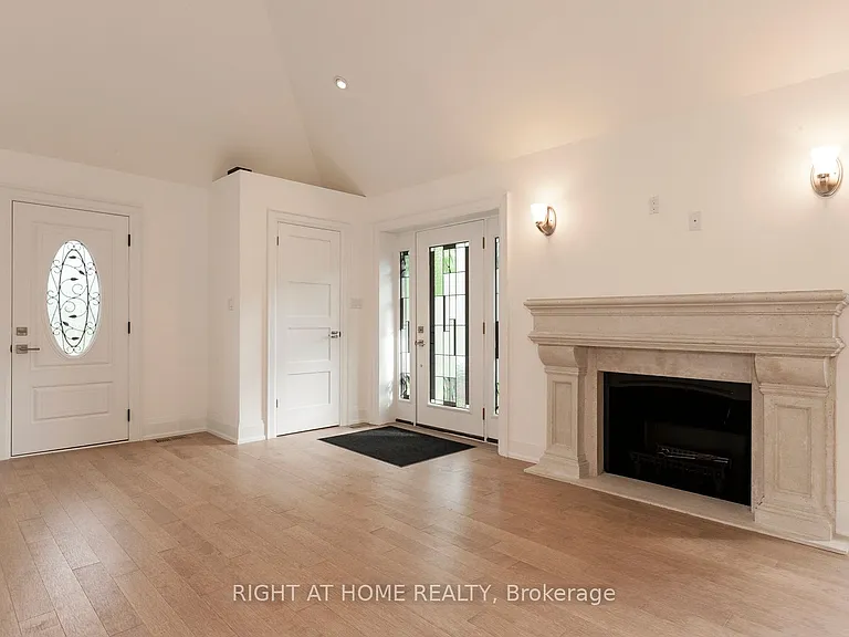 1627 Glenburnie Rd — Photo 4