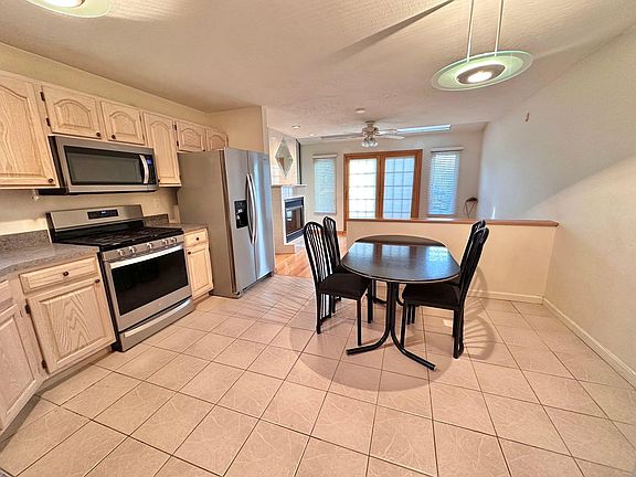 3rd image of 160 Bathgate St Unit 2