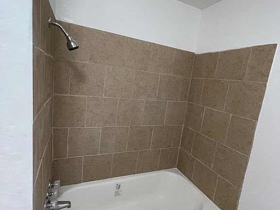 3rd image of 401 E Reunion St