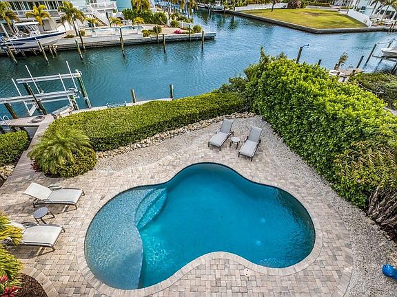 4th image of 322 TARPON STREET
