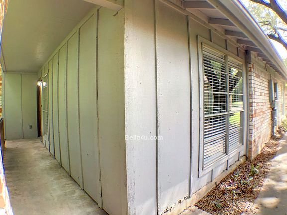 3rd image of 2600 Brickford Cv
