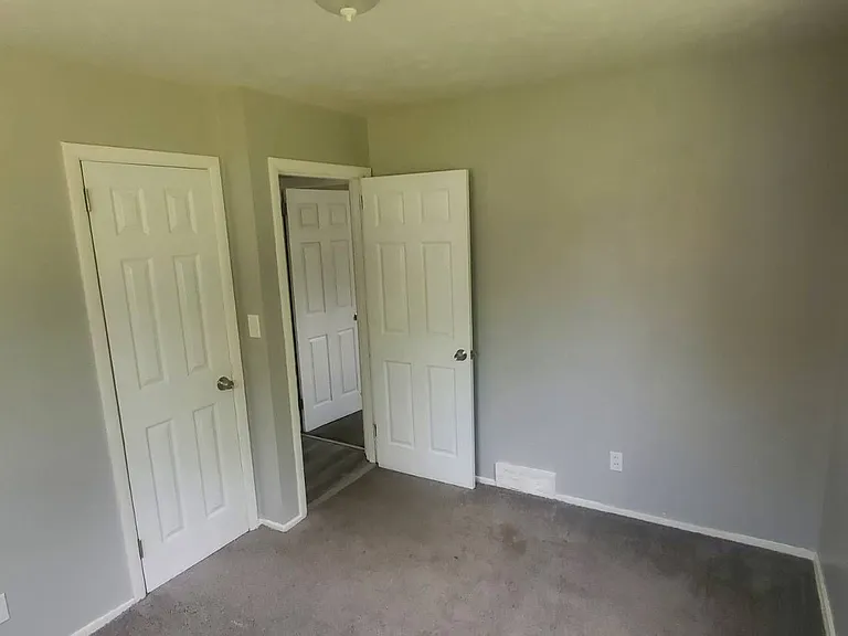 4595 Lee Rd — Photo 2