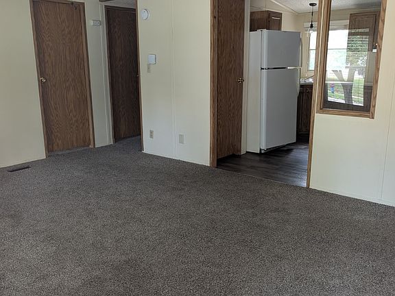 2nd image of 631 E 4th St