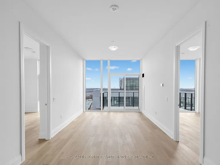 27 Korda Gate #Penthouse 101 — Photo 13