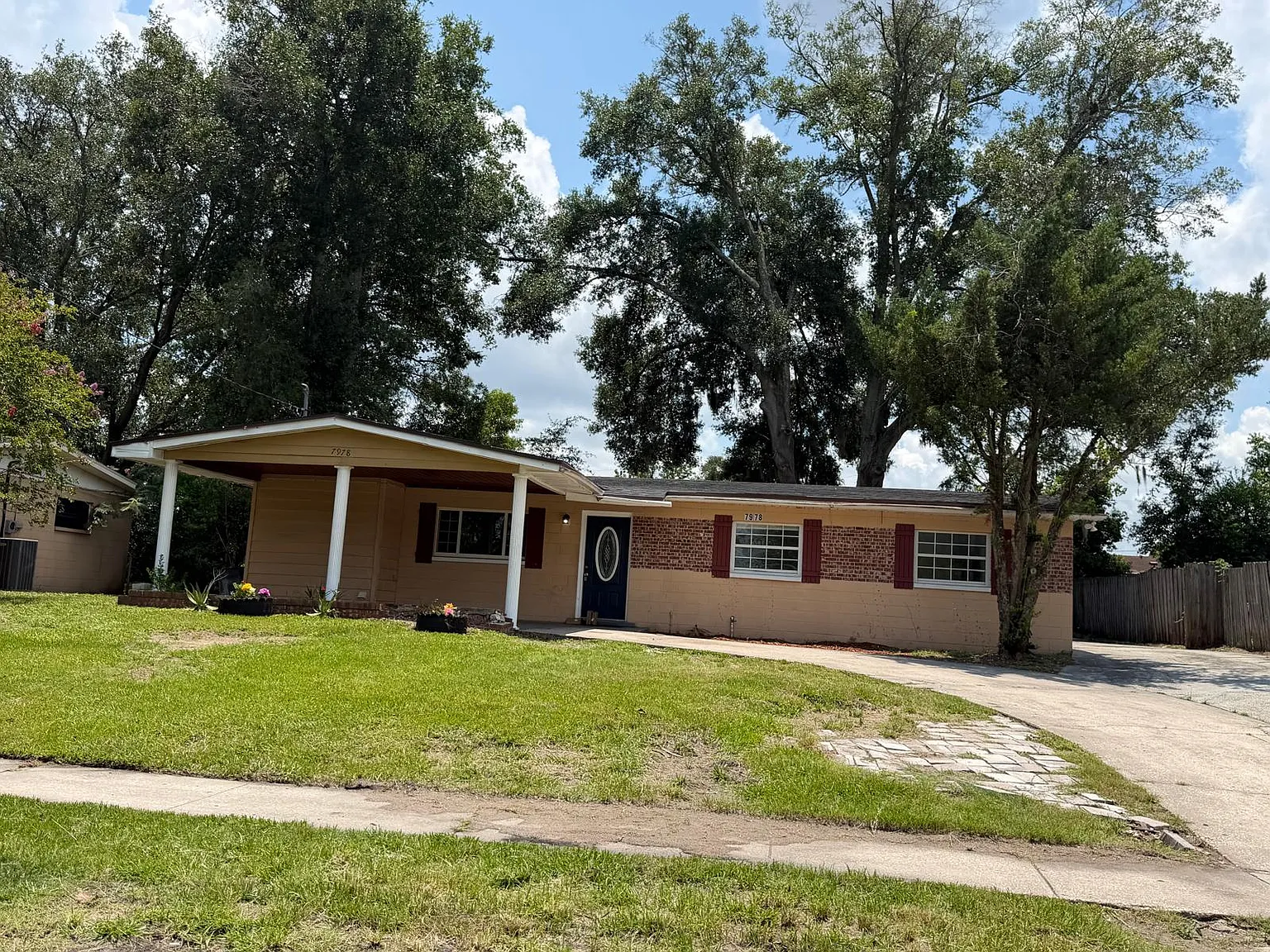 3 bed, 1930 sqft, $1,675 — Photo 1