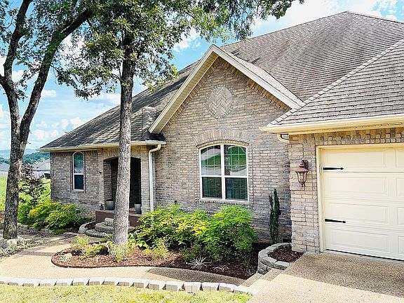 2nd image of 853 W Foothills Dr