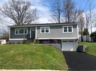 25 Heaney Dr, Beacon, NY 12508