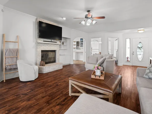 4200 Jennifer Ln, Crowley, TX 76036