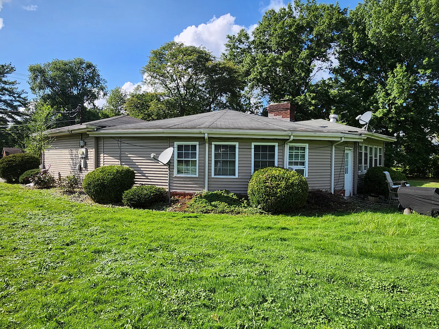 3 bed, 1977 sqft, $1,500 — Photo 3
