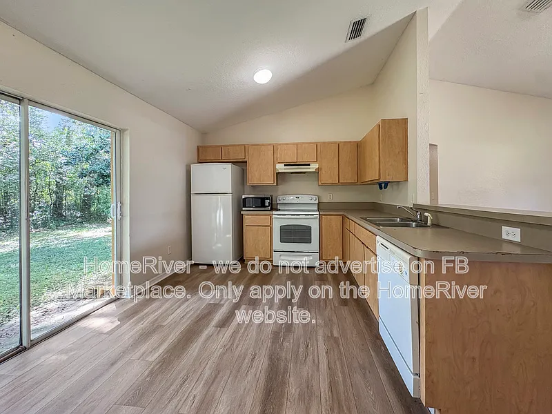 3 bed, 2.0 bath, 1164 sqft, $1,600 — Photo 2