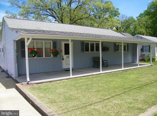 12 Spring Knoll Dr, Pasadena, MD 21122