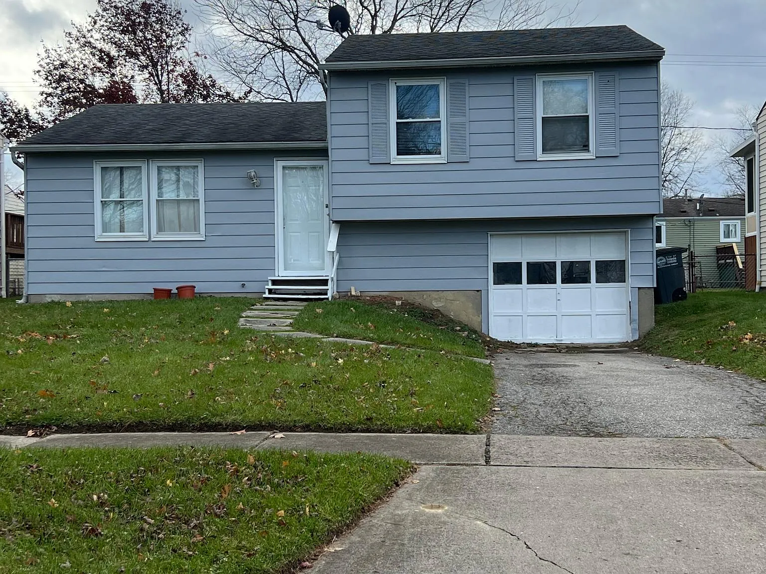 3 bed, 1305 sqft, $1,500 — Photo 1
