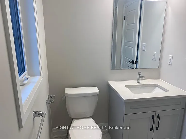 1593 Moira Cres — Photo 28