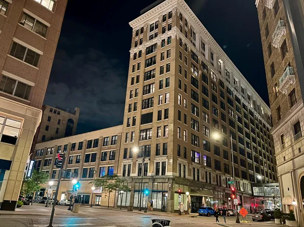 350 Saint Peter St Unit 413, Saint Paul, MN 55102