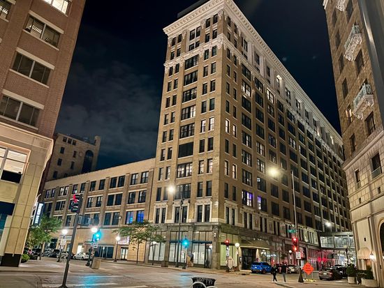350 Saint Peter St Unit 413, Saint Paul, MN 55102