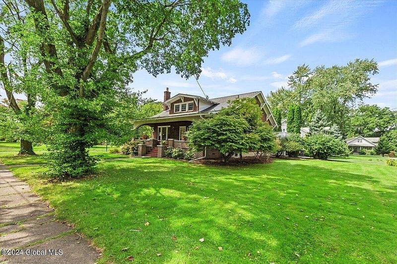 4th image of 55 Campbell Avenue