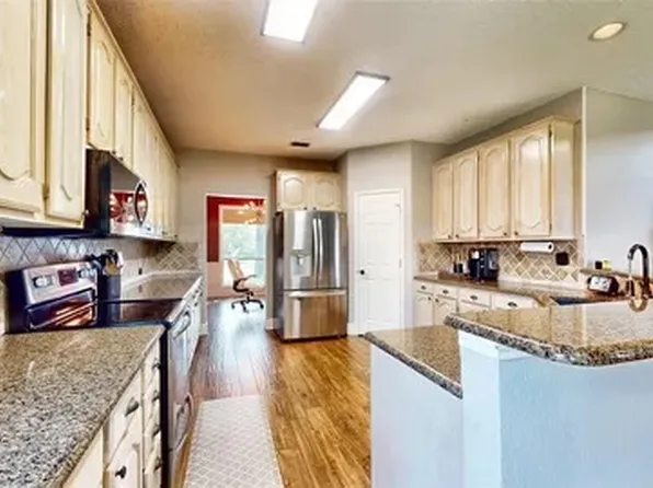 1352 Winnipeg Dr, Lewisville, TX 75077