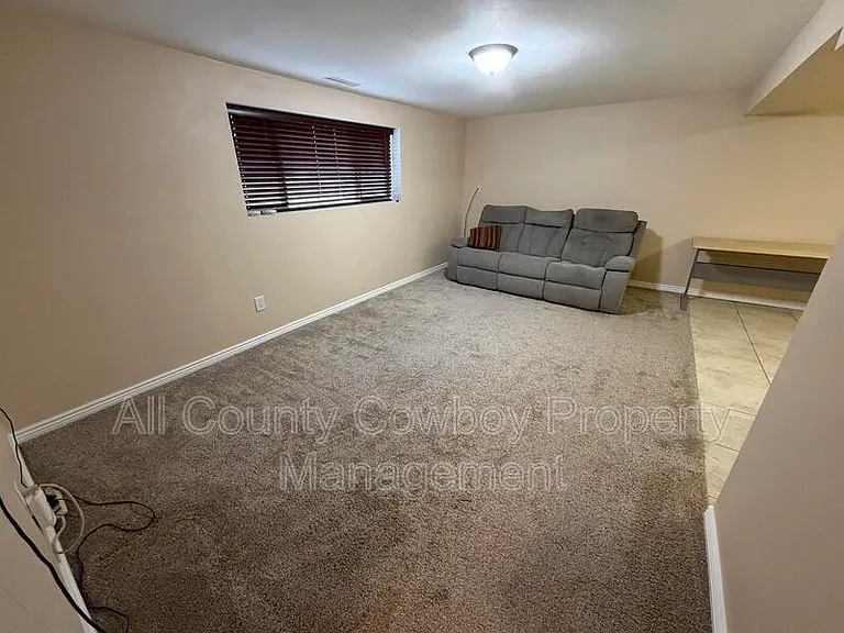 1602 Mitchell St — Photo 11