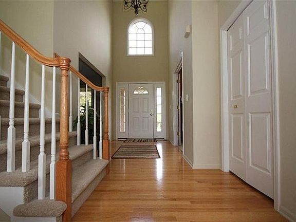 5th image of 353 Arlington Dr