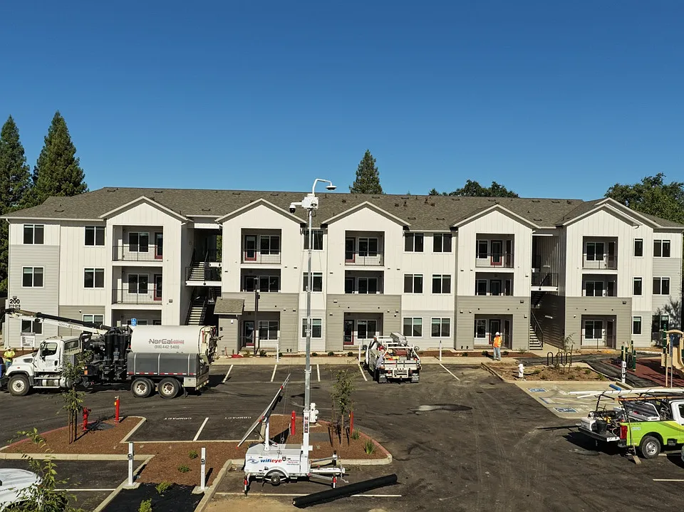 Building Photo 3