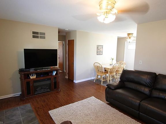 4th image of 29815 W Willowick Dr