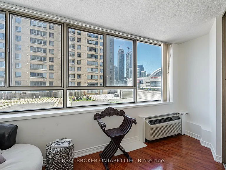 250 Queens Quay W #604 — Photo 13